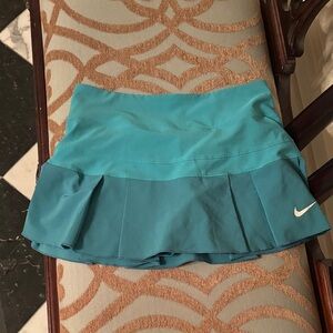 Nike Women's Teal tennis skirt size xs